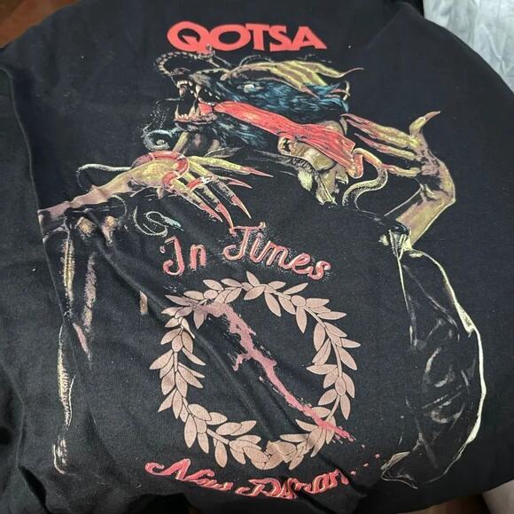 Queens of the Stone Age In Times New Roman... 2023 Tour Tee Size XXL New w/o Tag - Picture 3 of 5